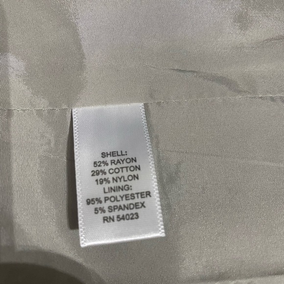 Banana Republic Lace Pencil Skirt NWT - Picture 9 of 9